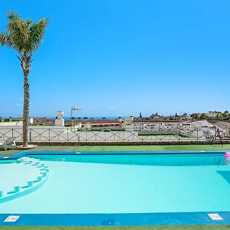 Rainbow Amadores 아파트